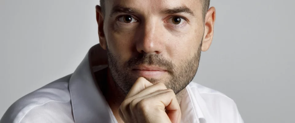 Franchir des sommets avec la dépolarisation